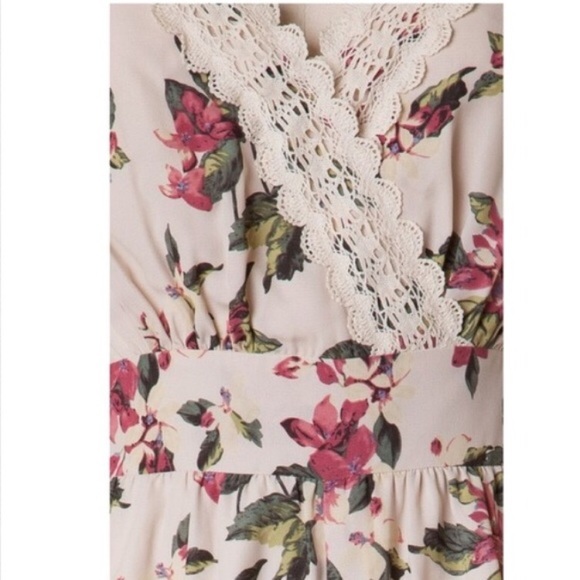 Premium Floral Romper with Lace Trim - Picture 2 of 4