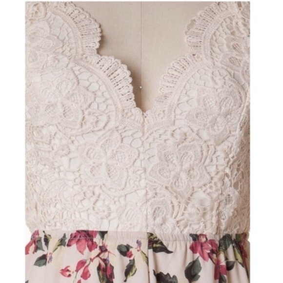 Festival Lace romper with open back - Picture 3 of 4