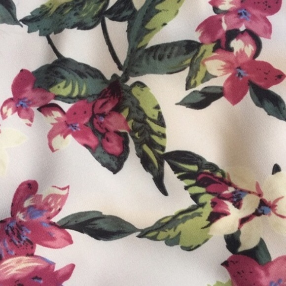 Festival Lace romper with open back - Picture 4 of 4