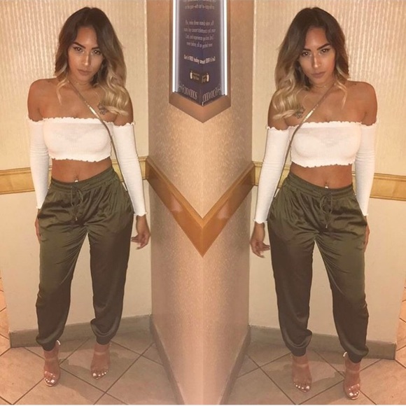 "Mood: Flirty" crop top - Picture 2 of 3