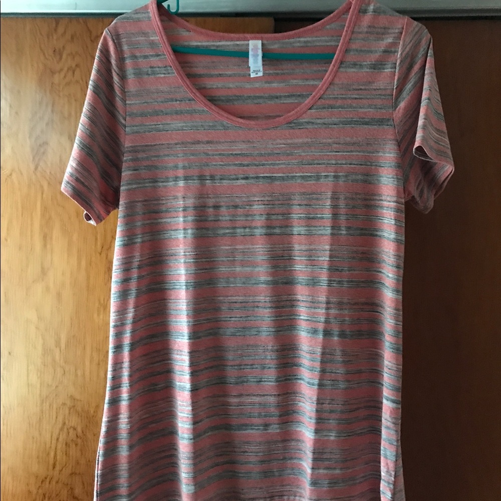 NWOT Lularoe classic T