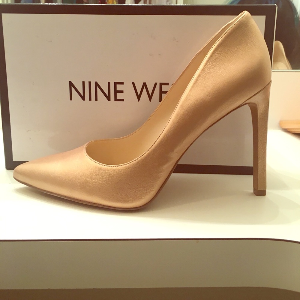 Gold Pumps!