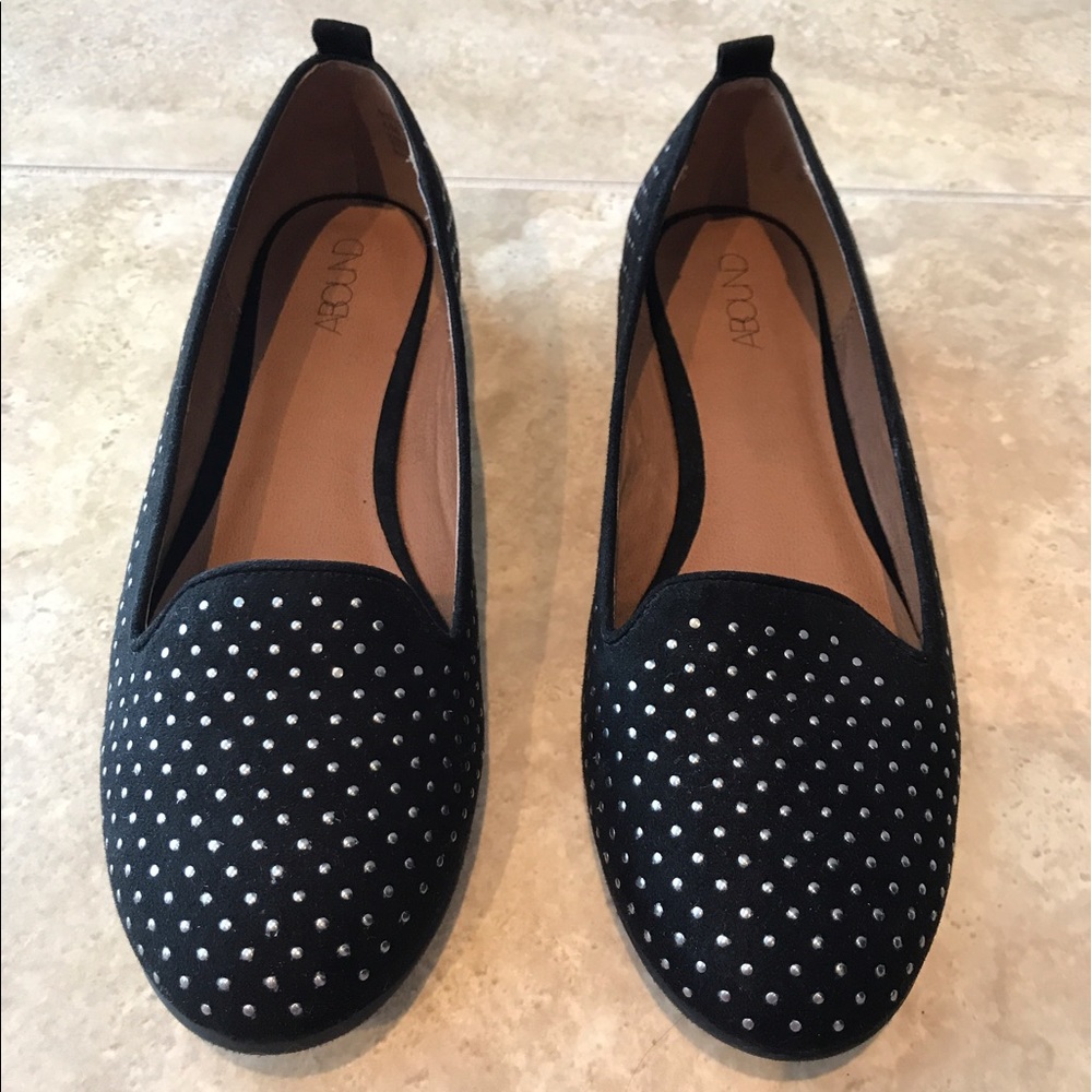 NWOT Abound black flats w silver rivet design