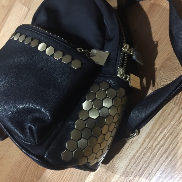new small little back bag - Picture 2 of 3