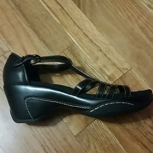 Sole (sense)ability Caitlynn wedges