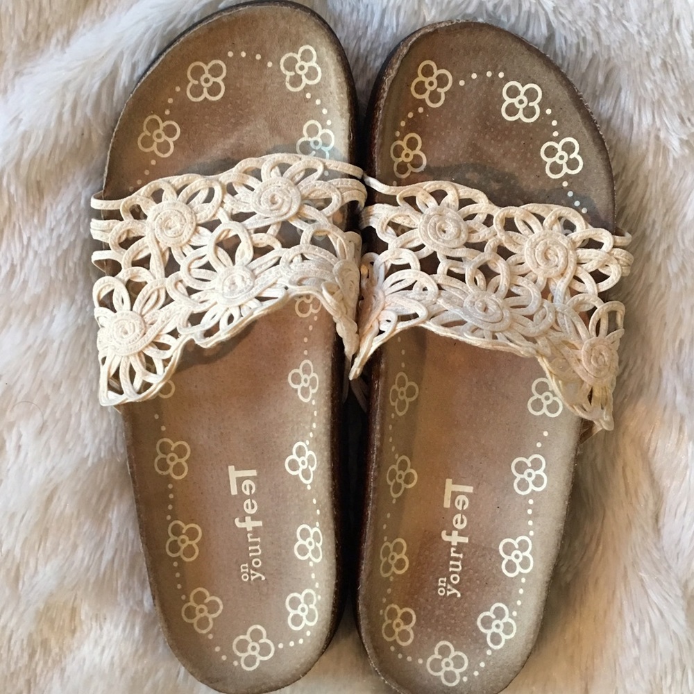 NWOT On Your Feet ivory  floral sandals sz9