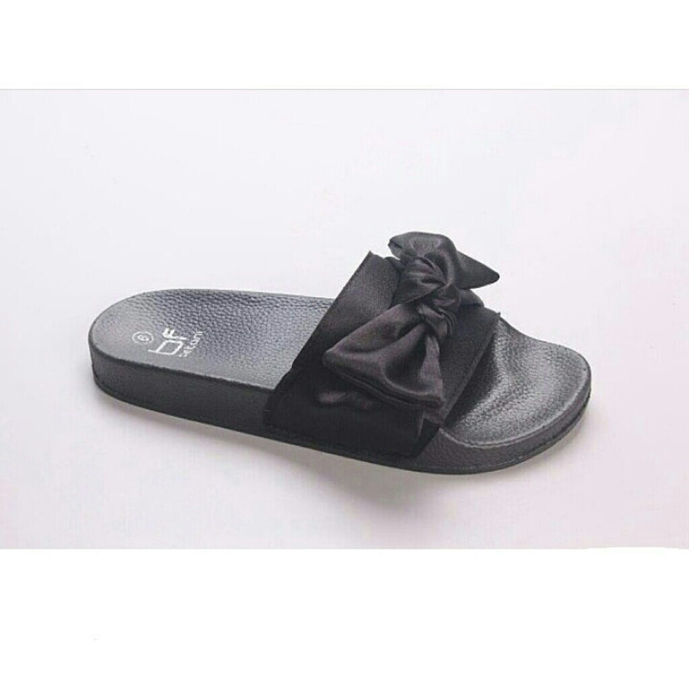 Bow Tie Black Slides