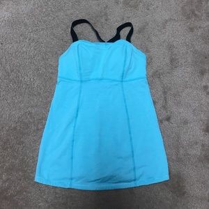 EUC blue lululemon tank with built in bra. Sz 6