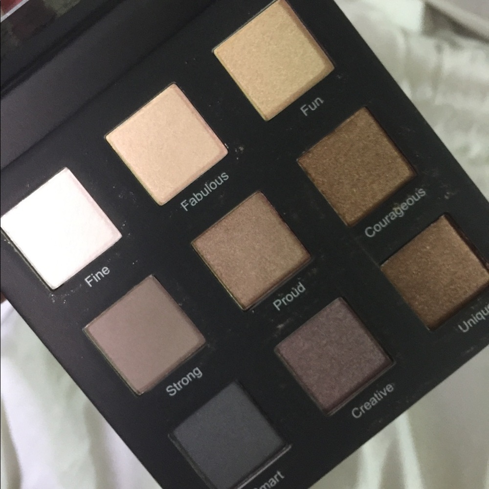 BRAND NEW IN BOX! Eyeshadow pallet