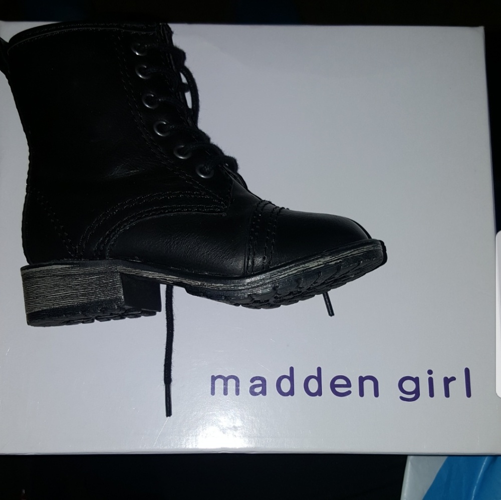 Combat boots