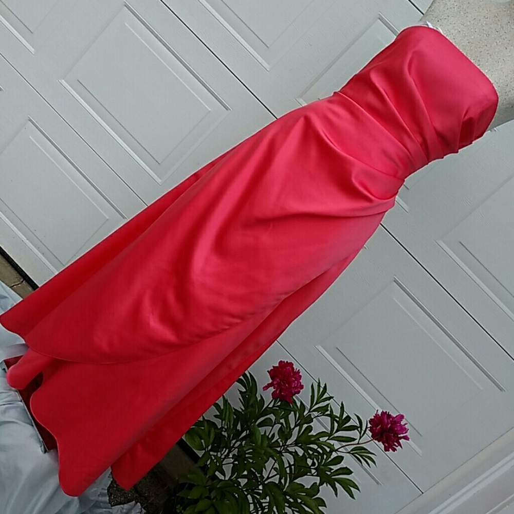 Coral gown size 5/6 zipper back worn once for - Picture 1 of 3