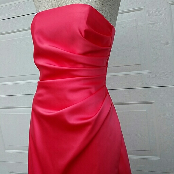 Coral gown size 5/6 zipper back worn once for - Picture 2 of 3