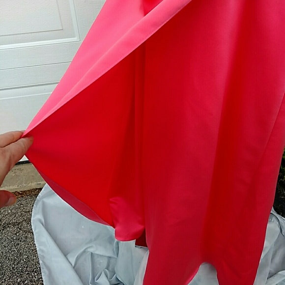 Coral gown size 5/6 zipper back worn once for - Picture 3 of 3