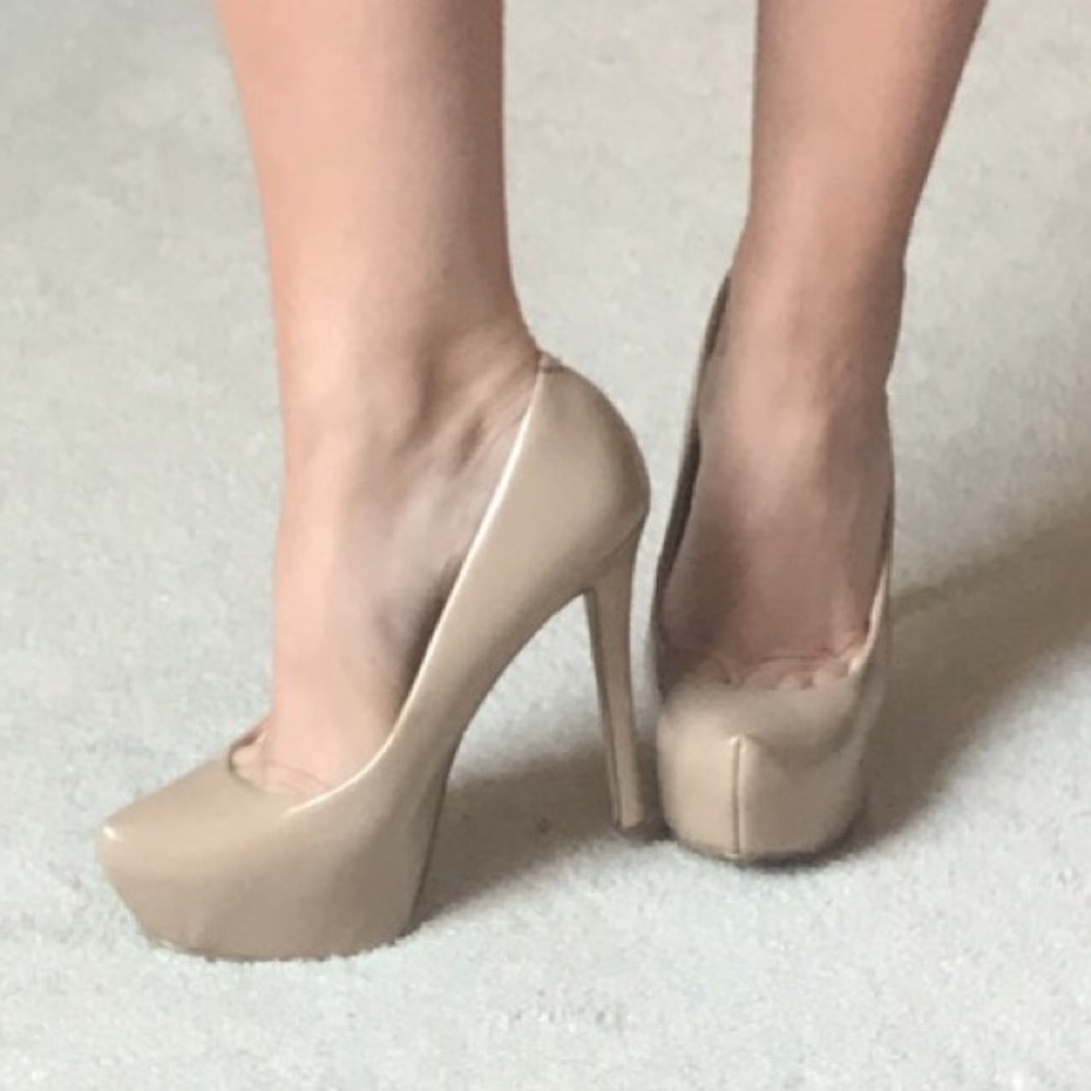 Jessica Simpson Nude Heels