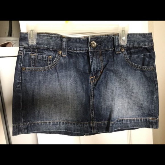 Express denim skirt w/rhinestones on both pockets - Picture 1 of 3