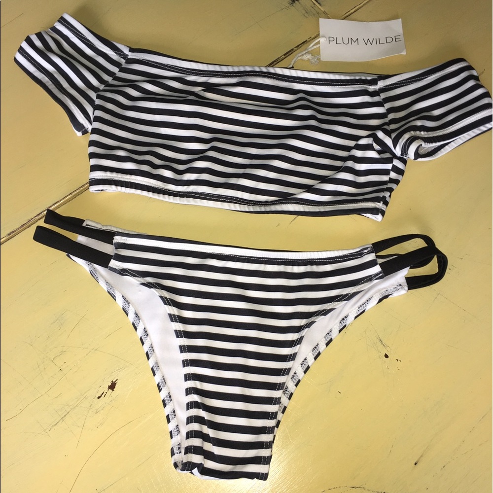Plum Wilde off the shoulder bikini size M NWT