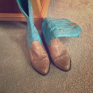 Women's western-style boots