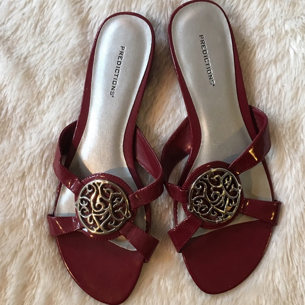 NWOT Predictions burgundy & silver flats sz9