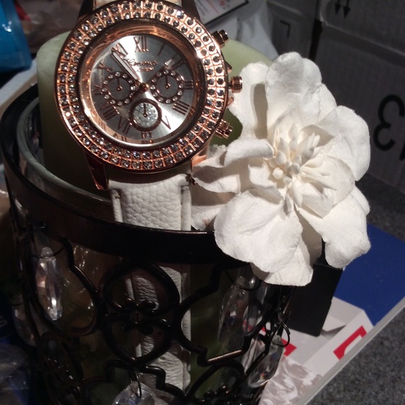 ❤️ Faux Leather Watch NEW ❤️ - Picture 4 of 6