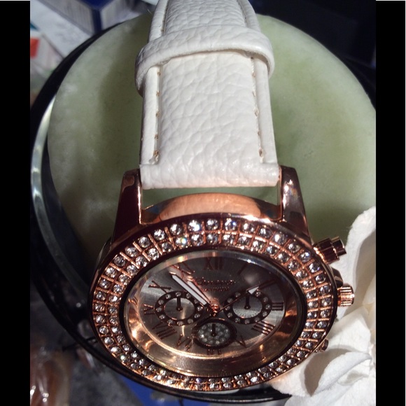 ❤️ Faux Leather Watch NEW ❤️ - Picture 5 of 6