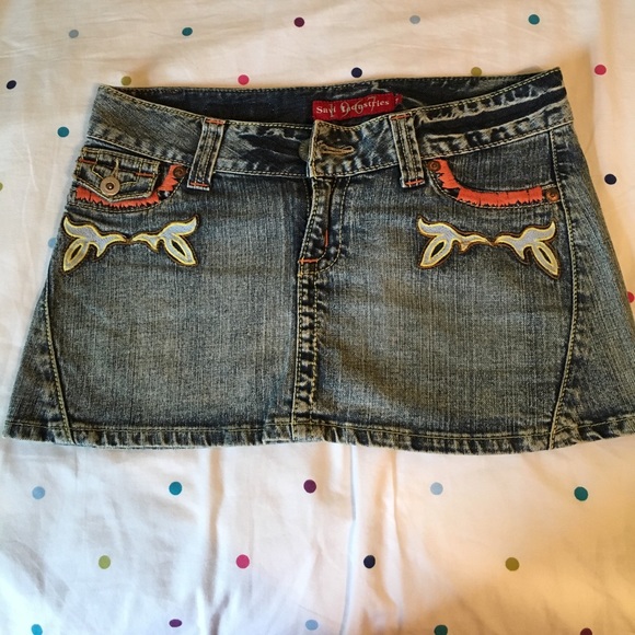 Embroider jean skirt - Picture 1 of 5