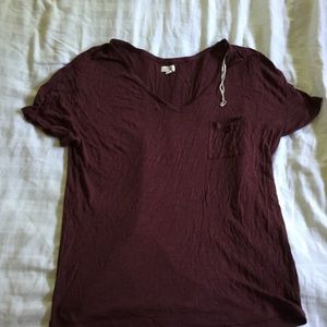 Maroon vneck tee!