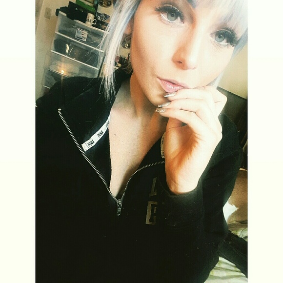 Meet your Posher, Hailey - Picture 2 of 2