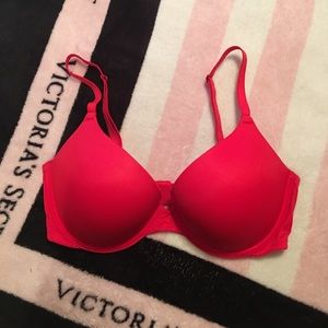 Like New! 34D Victoria Secret Push-Up T-Shirt Bra