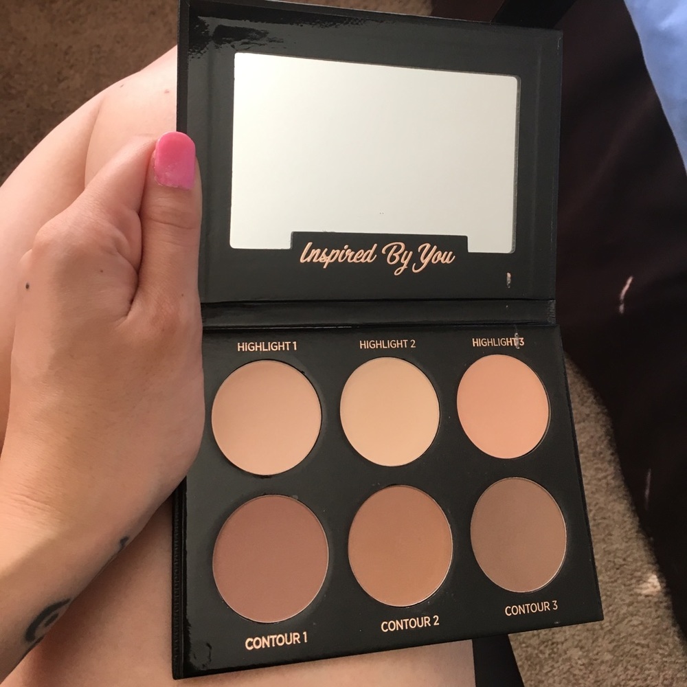 IBY beauty Highlight and Contour palette NWT