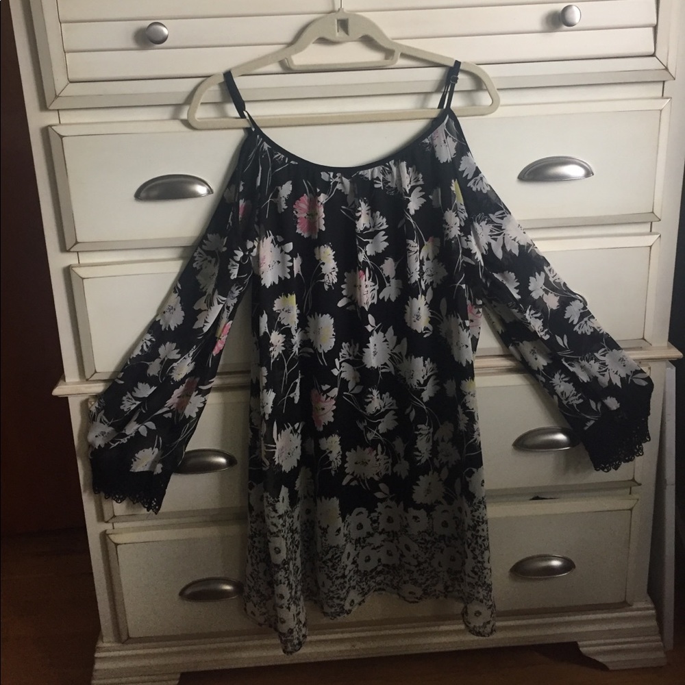 Floral Print Off the Shoulder Dress size Medium