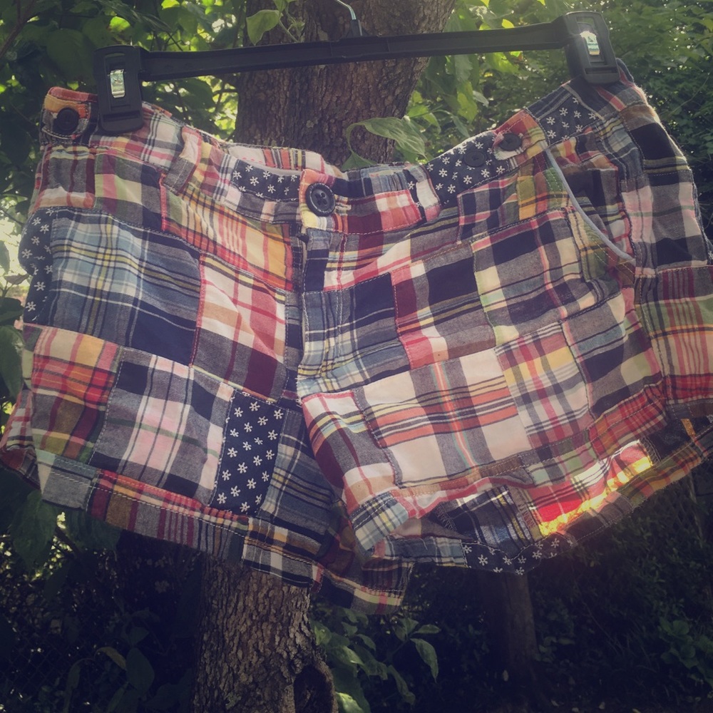 A E size 12 Plaid Shorts
