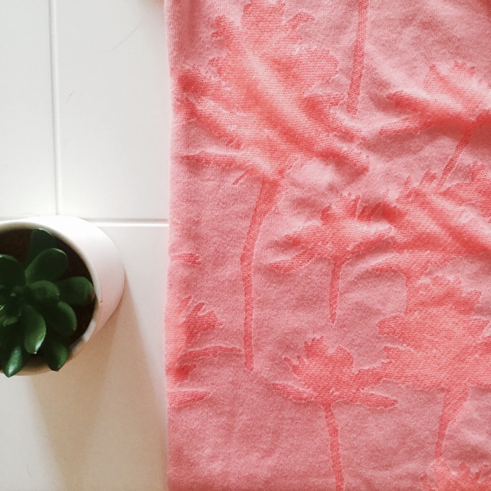 Victoria secret palm tree top! 🌴 - Picture 3 of 4