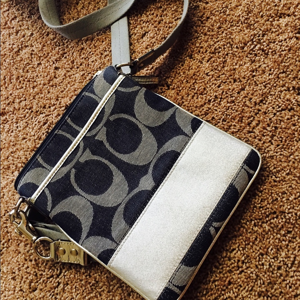 Authentic Coach Crossbody ***LoWer PRiCe!!!**