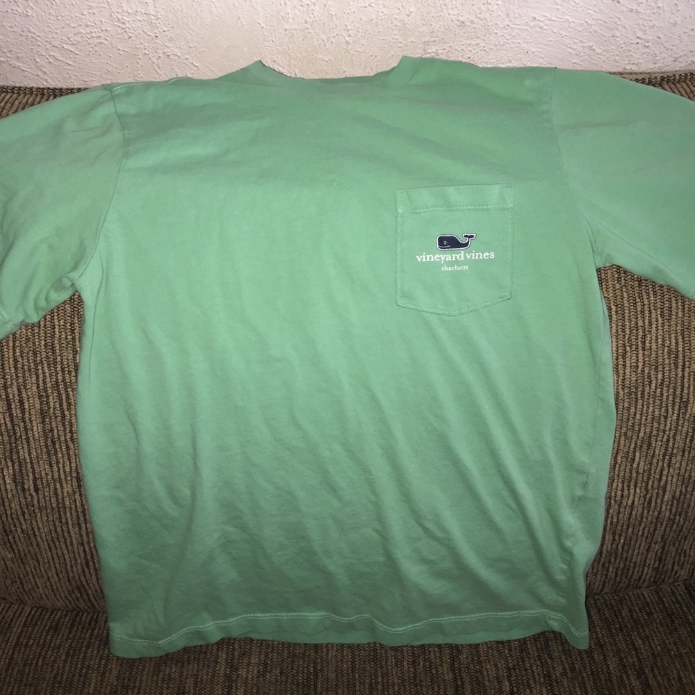 Vineyard vines t shirt