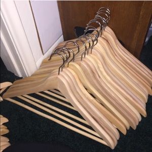 Lot of 20 wooden hangers - More available!