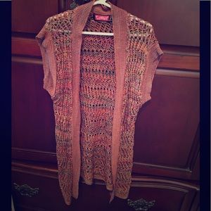 Red & multi-colored accent short-sleeve Cardigan