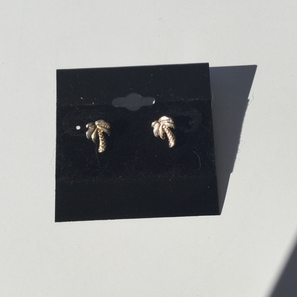 Jewelry - Palm tree stud earrings