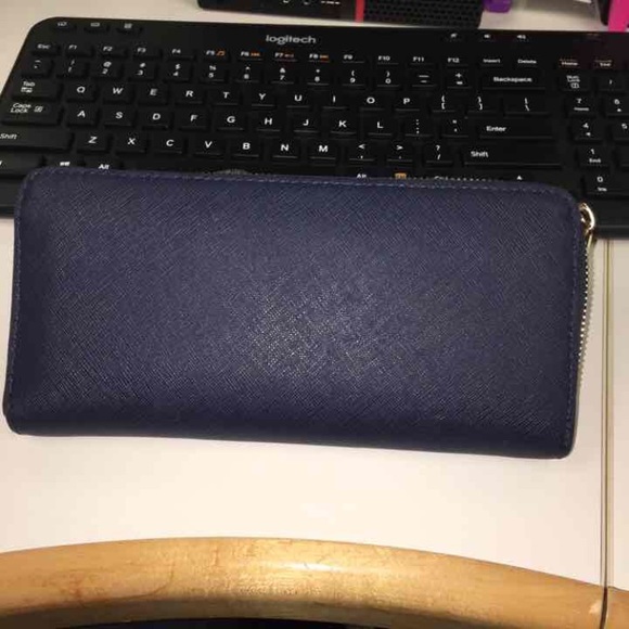 Michael Kors Jet Set Wallet - Picture 2 of 4