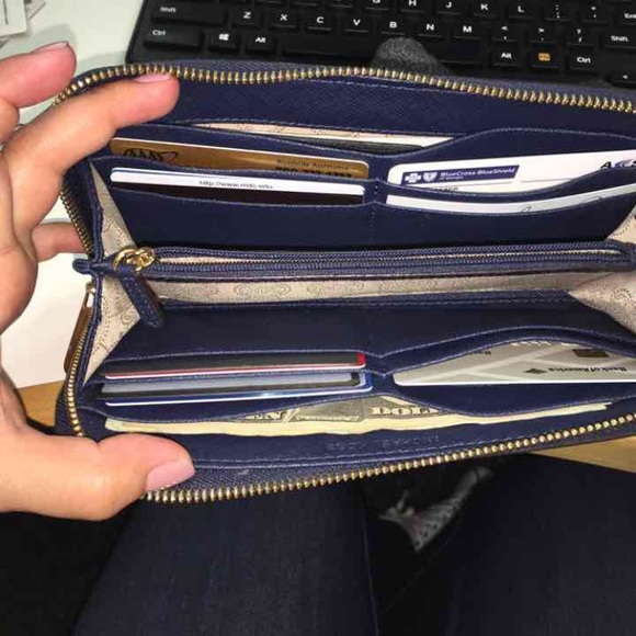 Michael Kors Jet Set Wallet - Picture 3 of 4