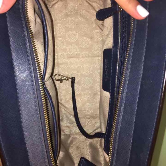 Medium Michael Kors Selma Satchel - Picture 2 of 4