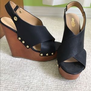 Black wedges