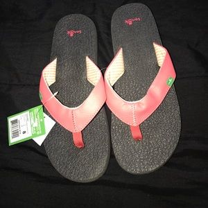 brand new women's sanuk