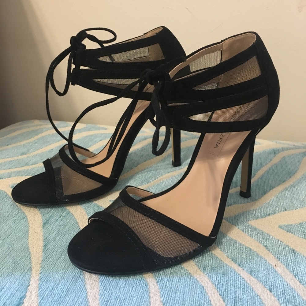 BCBGMAXAZRIA gorgeous mesh Pumps