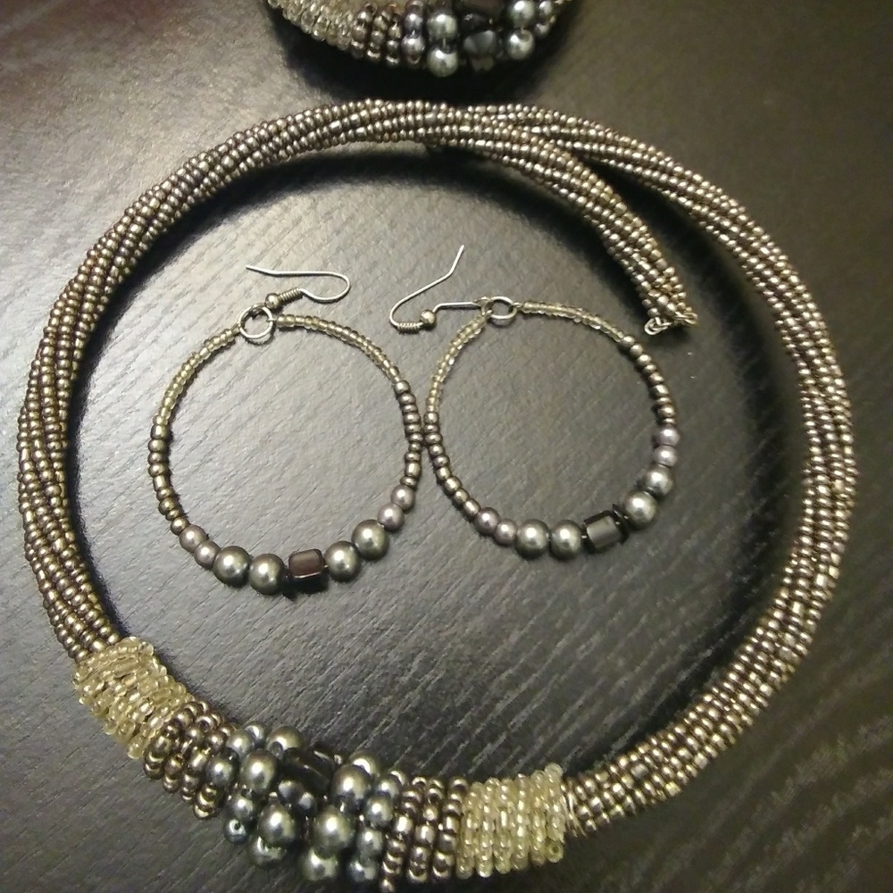 Grey and black beaded jewelry set