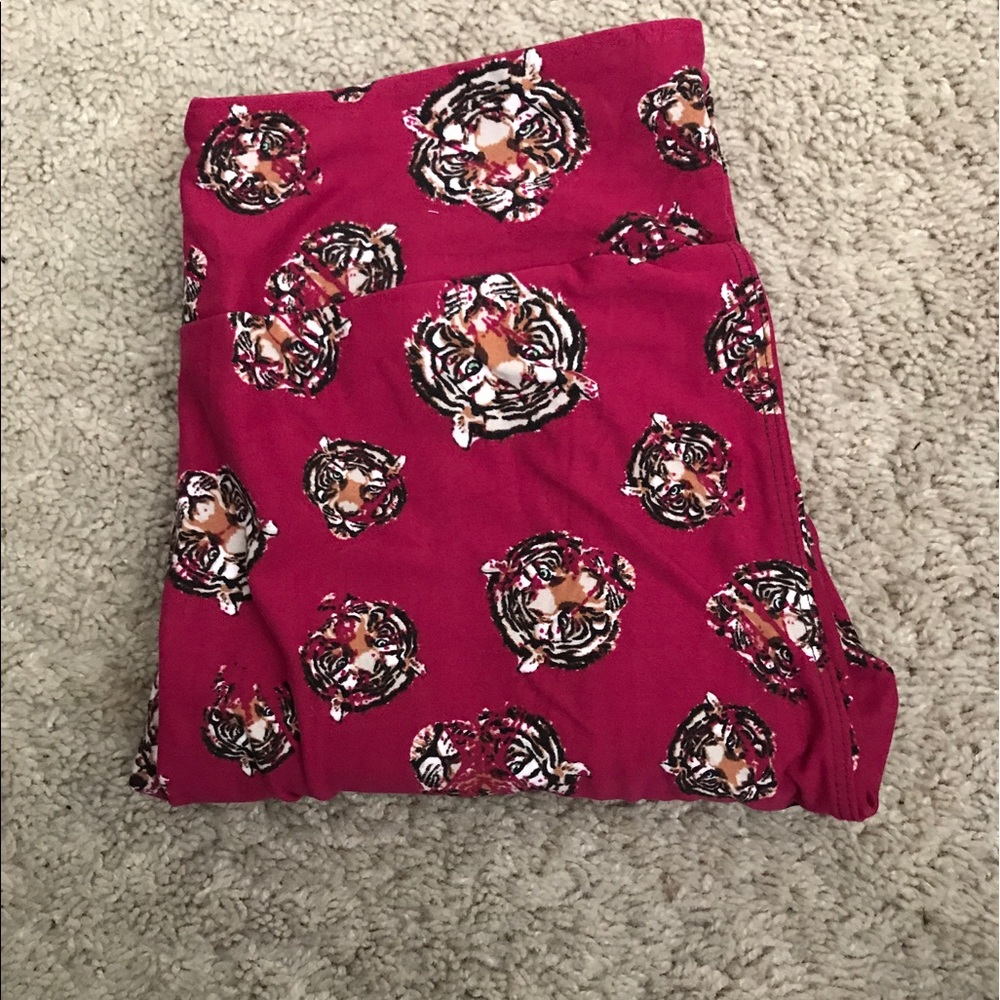 Lularoe OS Tiger Leggings!!!