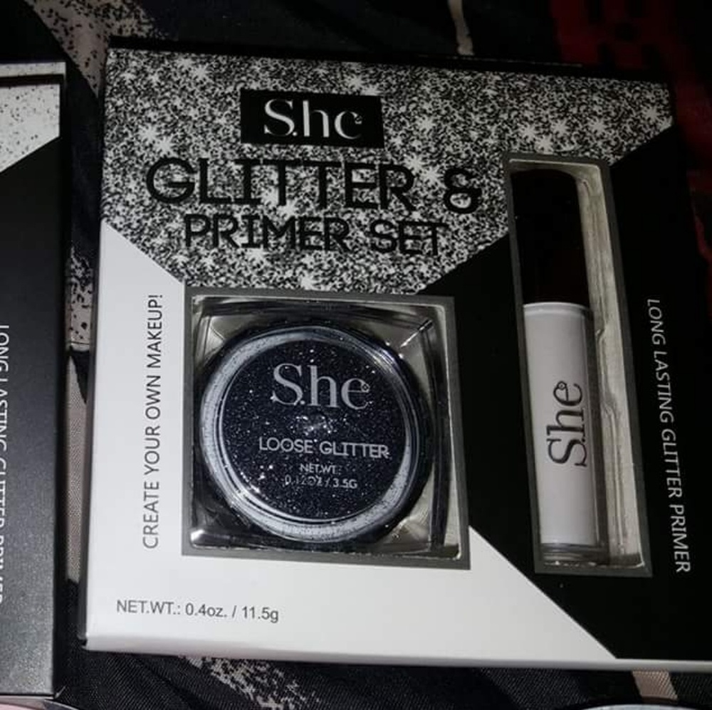 Glitter primer have in white as well!!!!