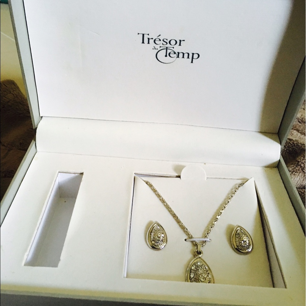 Trésor Du Temp Necklace Set