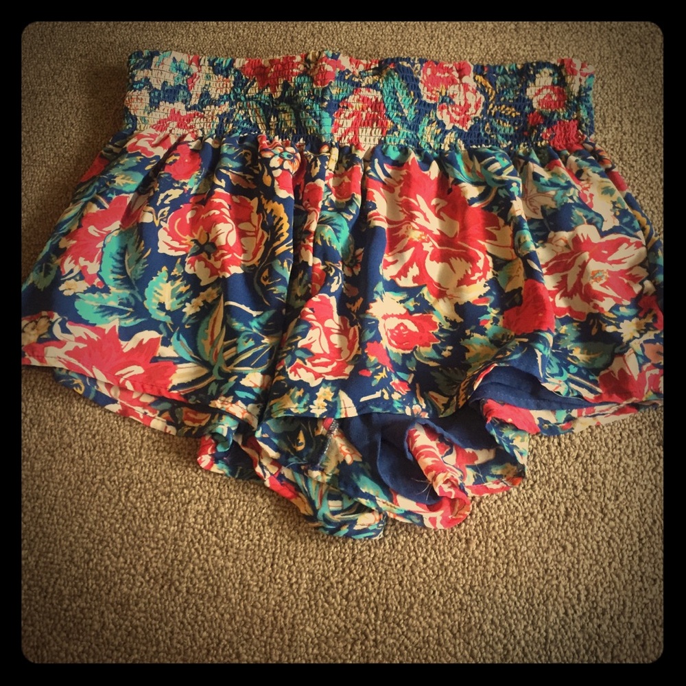 2 for $15...Floral shorts🌺