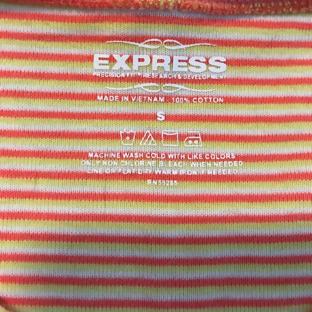 Express V-neck - Picture 2 of 3