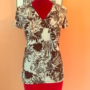 Very flattering, spandex, black/white Blouse